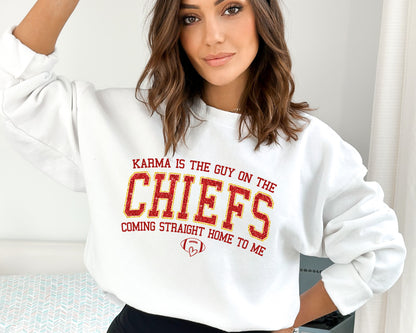 Karma Is The Guy On The Chiefs Sweatshirt, Sweat Travis Scott, Chiefs Era Sweatshirt-newamarketing