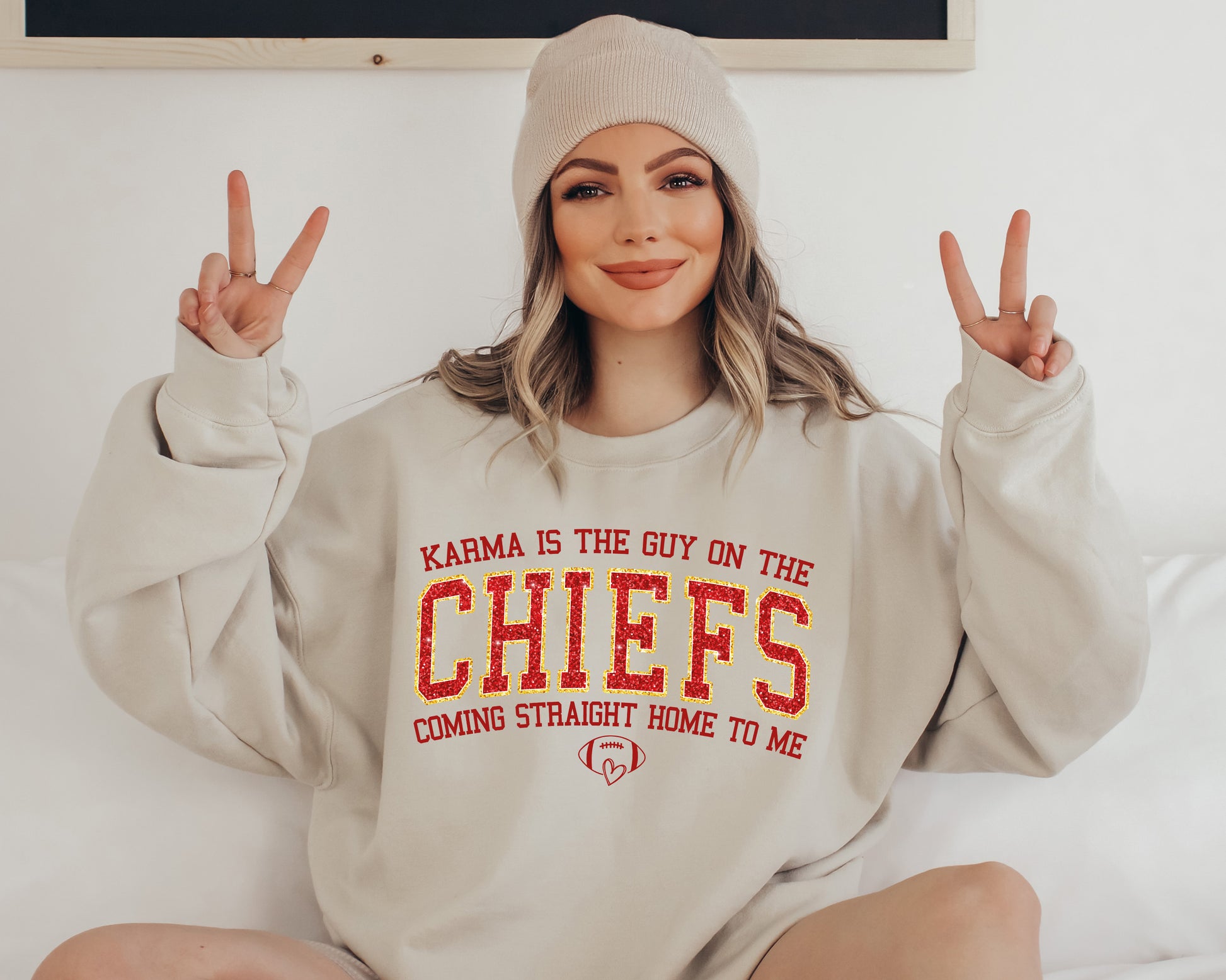 Karma Is The Guy On The Chiefs Sweatshirt, Sweat Travis Scott, Chiefs Era Sweatshirt-newamarketing