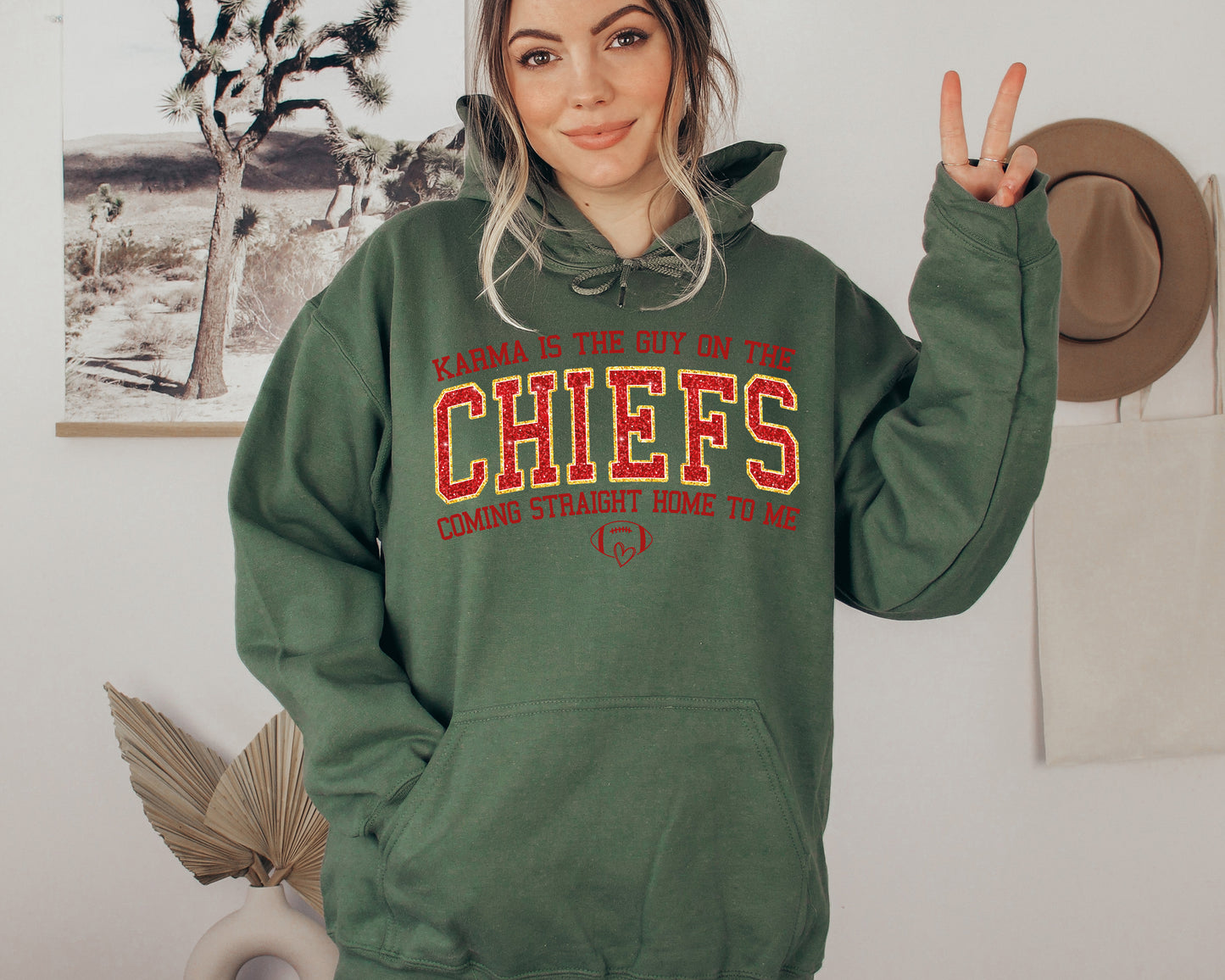 Karma Is The Guy On The Chiefs Sweatshirt, Sweat Travis Scott, Chiefs Era Sweatshirt-newamarketing